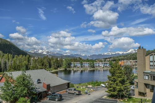 Lakeside Village House | Montezuma 1770 by SummitCove Lodging