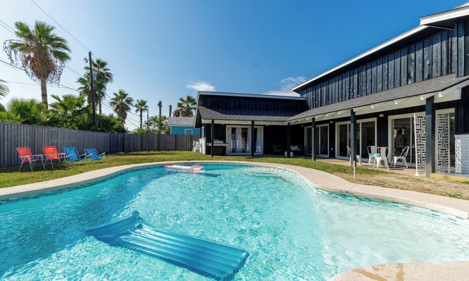 Port Aransas House | Month Long Stays 3 Bdr | Pool | Pets | Sleeps 10