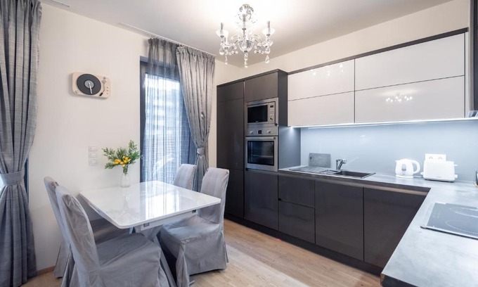 Prague 3 Apartment | MOON apt,2min TRAM station,PARKING