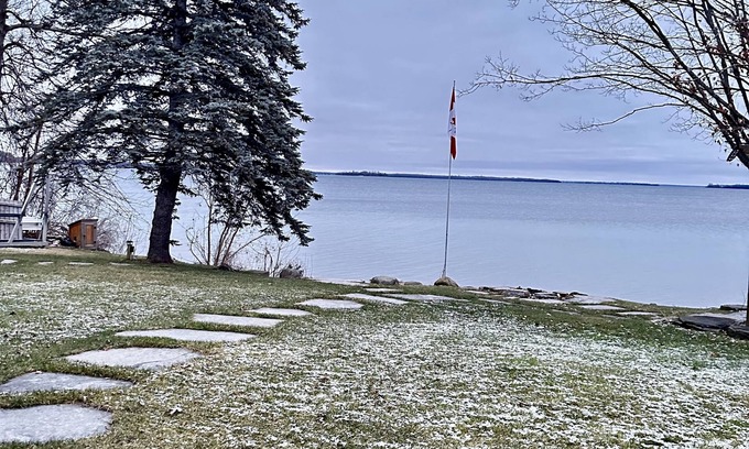 Orillia Cottage | Moon Point Simcoe Lakefront Cottage