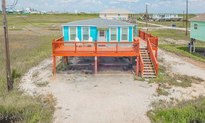Surfside Beach Cottage | Moongazer is the ideal place to unwind and relax.