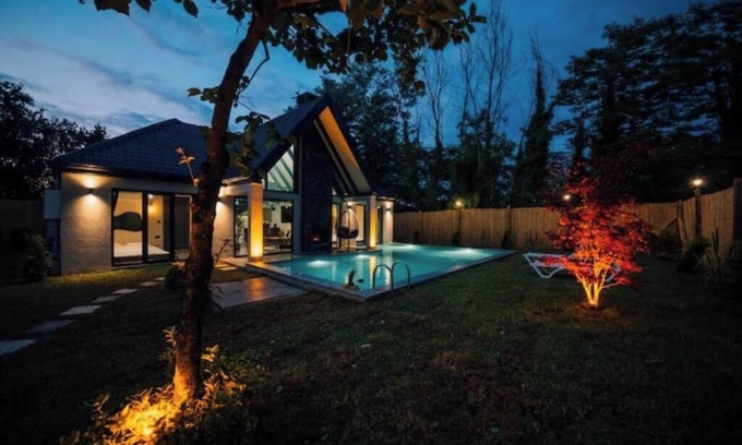 Yanik Villa | MoonSA Boutique Villas - Bungalow with a Hot Pool