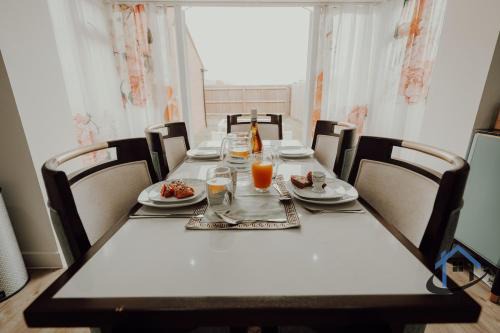 Market Harborough Apartment | Moore House 3 bed 3 and half bathroom x2 parking