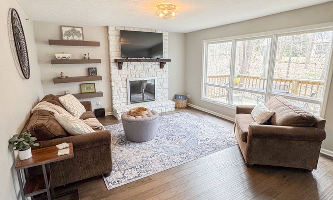 Bloomington House | Moores Place -Wooded View-Great Location-Game Rm-by IU