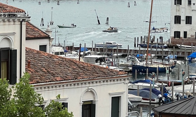 Cannaregio Apartment | MOORS 1, NEW, BEAUTIFUL VIEW, IN HISTORIC CENTER, 3 BEDROOMS, 3 BATHROOMS, CENTRAL