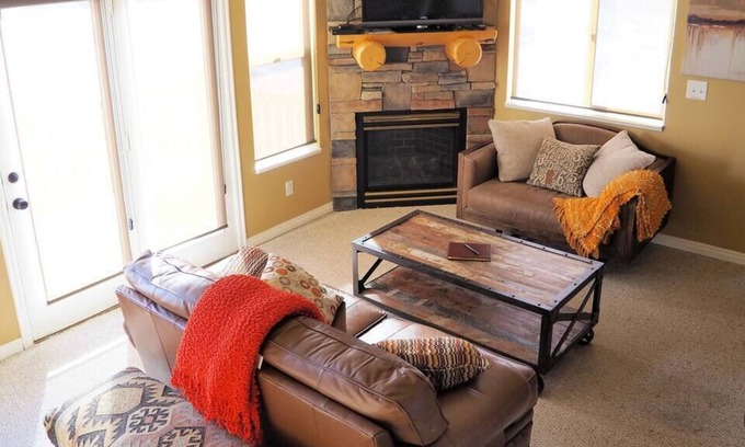 Liberty Condo | Moose Hollow Adventure Lodge - End Unit