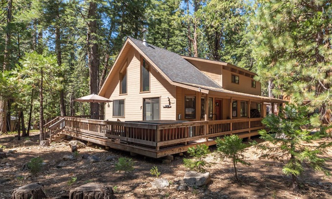 Arnold Cabin | Moose Lodge- Sleeps 12