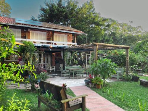 Torres House | Morada das Bromélias