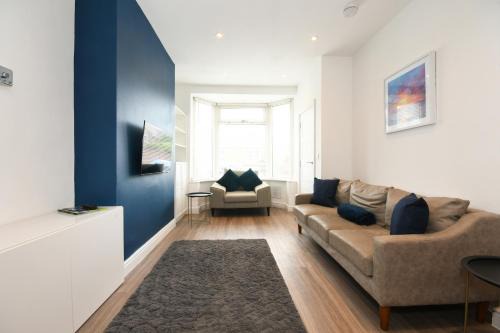 Chesterfield House | Morden house close to City centre & The Peaks