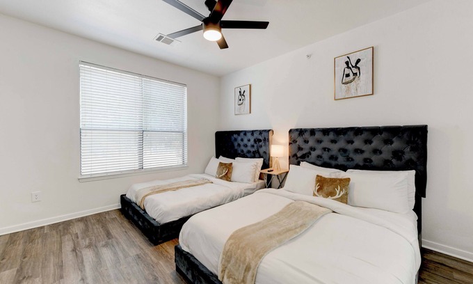 Financial District Apartment | Mosaic 2Br/2Ba Apt in DTAT