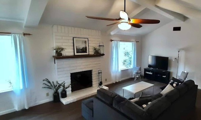 Oakhurst House | “Mossy Oaks Cottage” Serenity near Yosemite