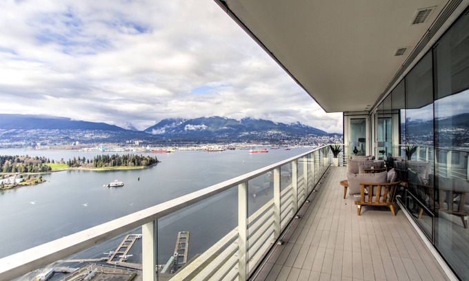 Coal Harbour Apartment | Most Luxury unit in Vancouver with Million $ Views In Coal Harbour !