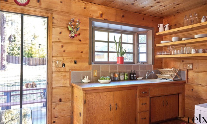 The Village Cottage | Most Romantic Cabin in Big Bear ! Dogs, Hot Tub!