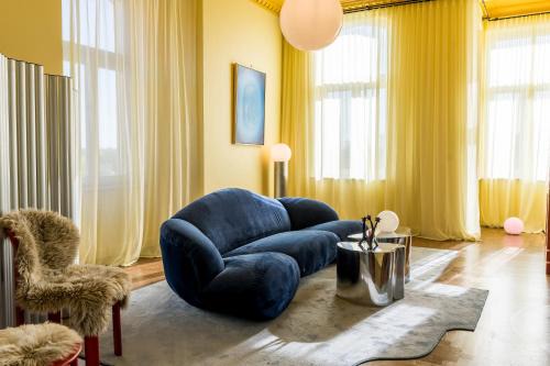 Jezyce Apartment | Most Teatralny Artistic Apartment by BookingHost