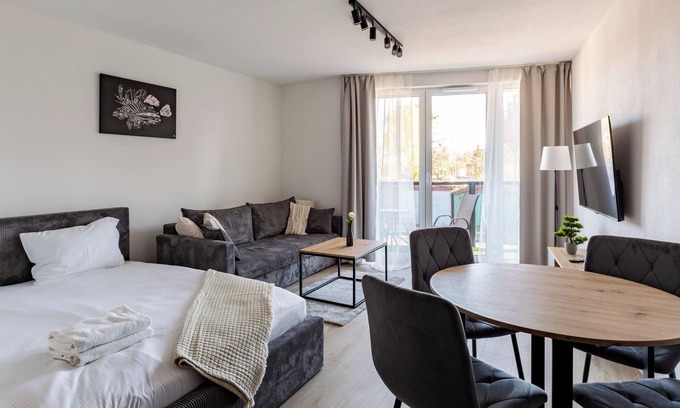 Gdansk City Center Apartment | Mostek Riverside Calm Studio