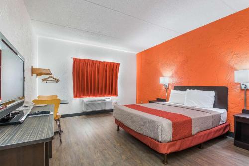 Bridgeview Hotel | Motel 6-Bridgeview, IL