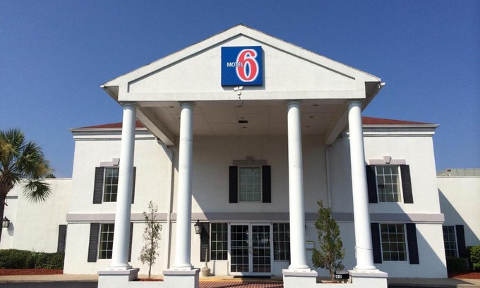 Dock Junction Hotel | Motel 6-Brunswick, GA
