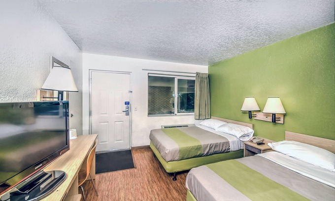 West Colorado Springs Hotel | Motel 6 – Colorado Springs, CO – South/Metro Area