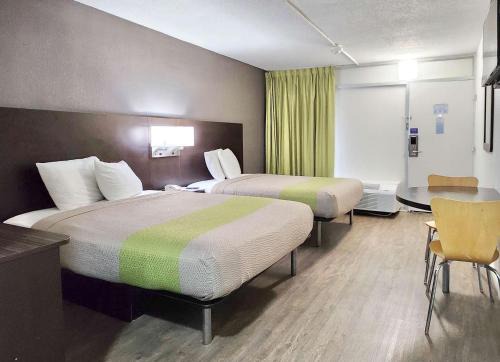 Columbus Hotel | Motel 6-Columbus, GA - Downtown