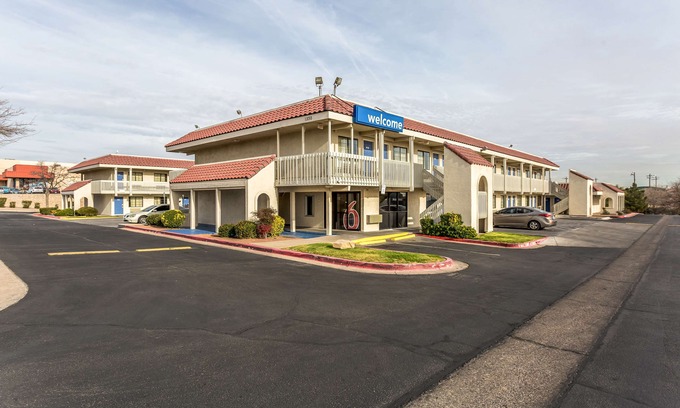 Biggs Field Hotel | Motel 6-El Paso, TX - East
