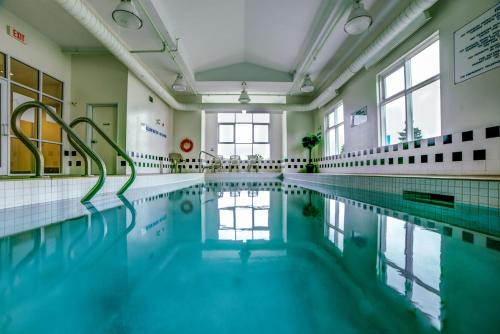 Huntsville Hotel | Motel 6-Huntsville, ON