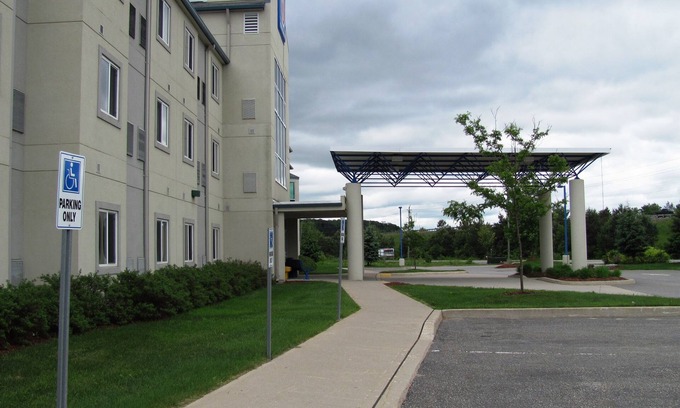 Huntsville Hotel | Motel 6 Huntsville, ON