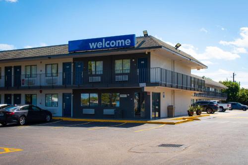 Lantana Hotel | Motel 6-Lantana West Palm Beach, FL