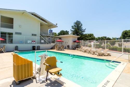 Redding Hotel | Motel 6-Redding, CA - Central