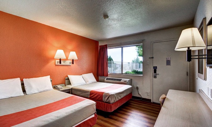 Wells Hotel | Motel 6 Wells, NV