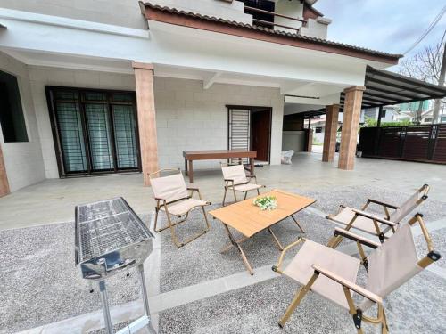 Taman Mount Austin House | Mount Austin Landed Corner House 11 pax BBQ Pit Mahjong