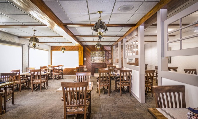 Grand Falls - Windsor Hotel | Mount Peyton Resort and Conference Centre