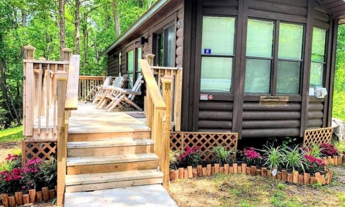 Whittier Cabin | MOUNTAIN BEAR WITH US RETREATS,2BEDS + LOFT / 2 BATHS , AC/TV/***NEW*** MOUNTAIN VIEWS! PETS!