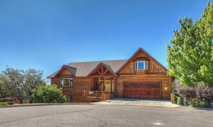 Castle Glen Estates Cabin | Mountain Canyon Retreat by Destination Big Bear : View of Lake and Mountains! EV Charger! Pool Table! Ping Pong!