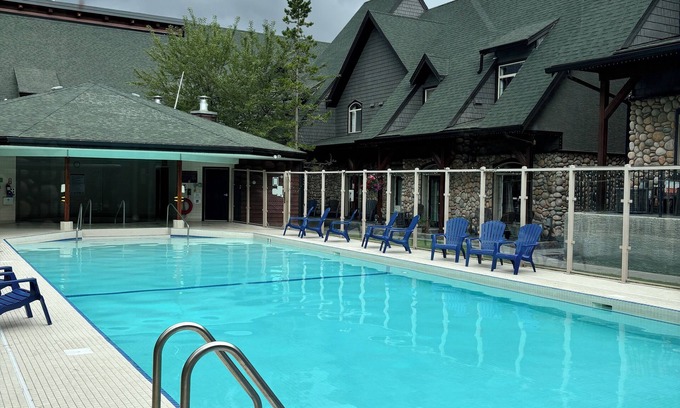 Canmore Ski Chalet | Mountain Chalet in Canmore/Banff with huge Pool