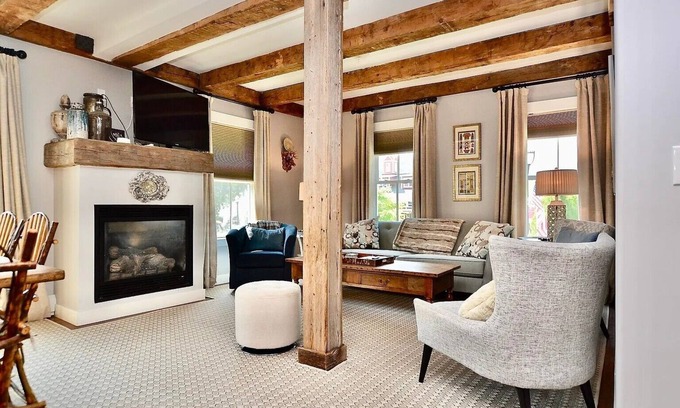 Stowe Condo | Mountain Chic Getaway. Charming 2-bedroom condo in Stowe Village!