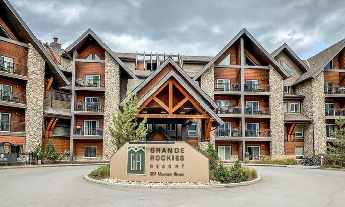 Teepee Town Apartment | Mountain Fun - With Open Pool And Hot Tub