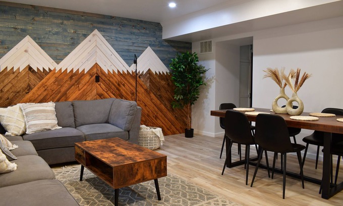 South Lake Tahoe Apartment | Mountain Getaway! Close to Popular Beaches and Heavenly Ski Resort.