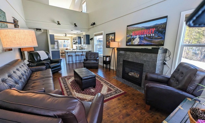 East Kootenay House | Mountain Getaway-Easy Walk to Base of the Ski Hill