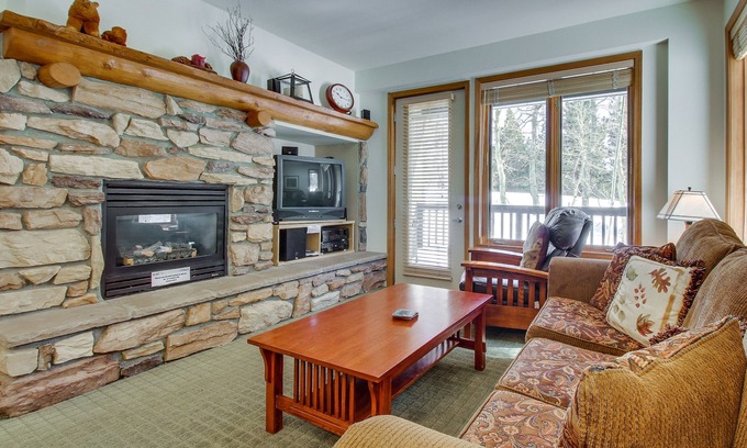 Mammoth Lakes Condo | Mountain Getaway with a Shared Outdoor Pool, Hot Tub and Nature Views