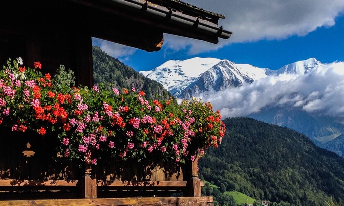 Servoz Ski Chalet | Mountain guide's chalet in the Chamonix valley