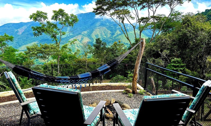 Mercedes Sur House | Mountain home with spectacular views and pickleball court