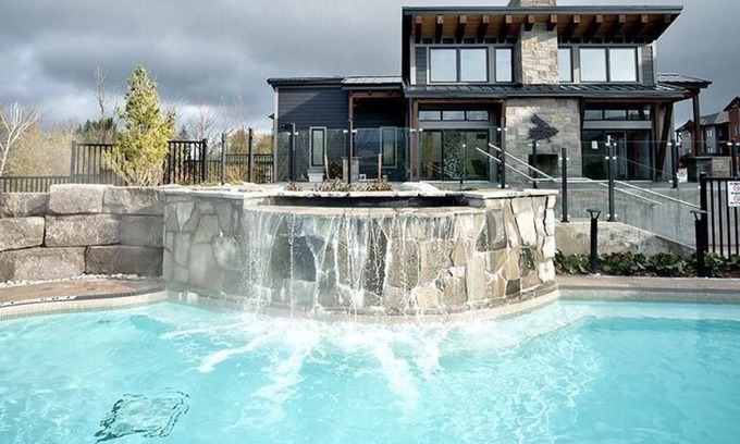 The Blue Mountains Apartment | Mountain House Penthouse level, 3 bedroom 2.5 bathroom, Hot and warm pools.