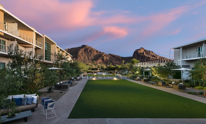Paradise Valley Hotel | Mountain Shadows Resort Scottsdale