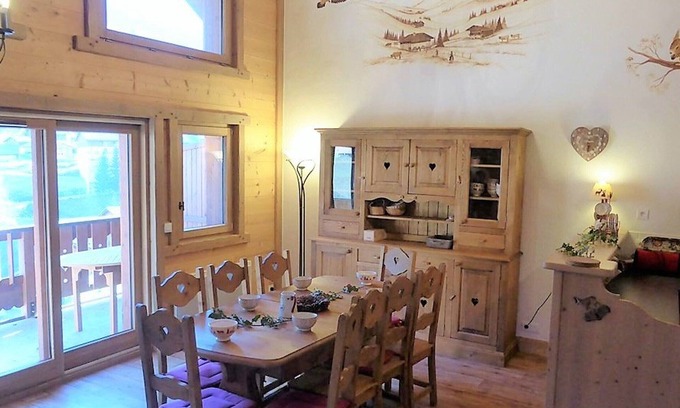 Beaufort Apartment | Mountain-style triplex 12 pers, private box, garage, balcony, close to amenities