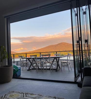 Braddon Apartment | Mountain View City Center Apartment with BBQ