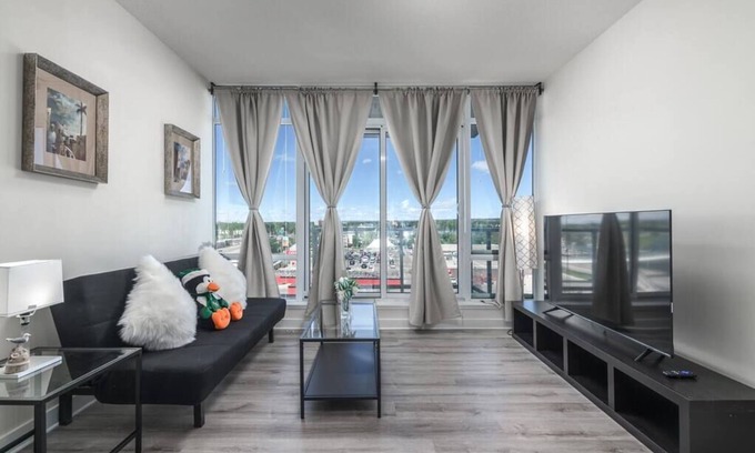 Brentwood Condo | mountain view Condo by UofC/LRT/free parking/gym/easy access to Banff