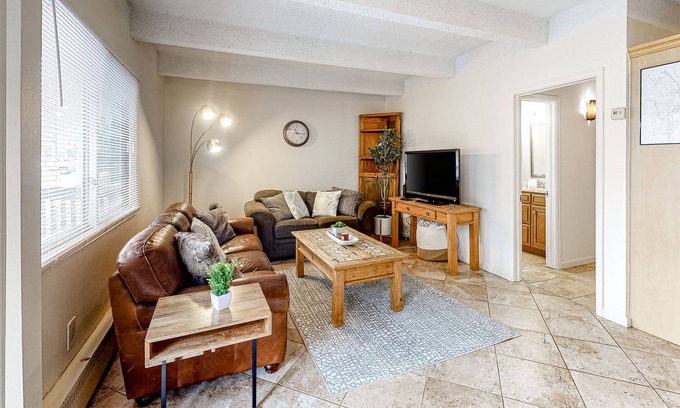 Frisco Condo | Mountain-View Gem - Ground Floor with Shared Pool & Hot Tub - Walkable Locale