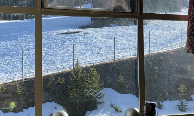 Okanagan-Similkameen Condo | Mountain View, ski in -ski out