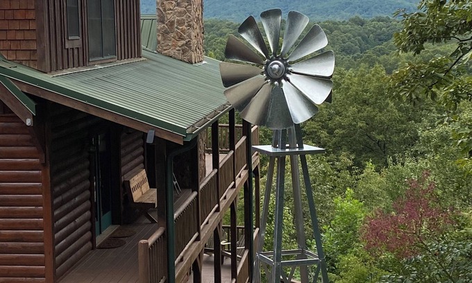 Sautee Nacoochee Cabin | Mountain View Spectacular Cabin Wildlife HotTub Gameroom Firepit Helen, SauteeGa