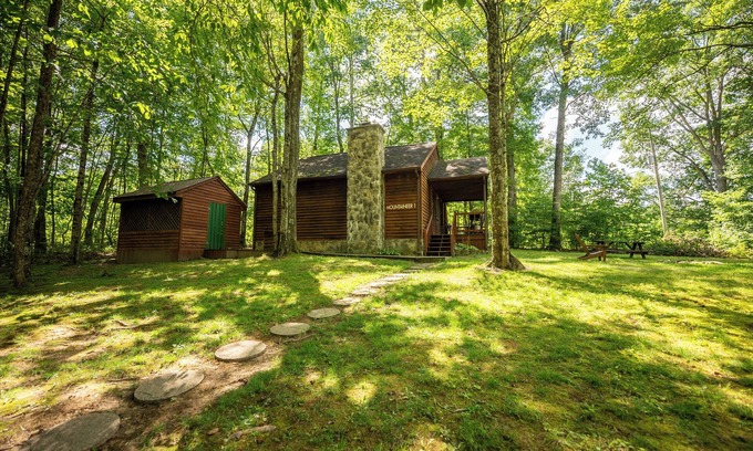 Hico Cabin | Mountaineer Cabin 1 - Hot Tub & Fireplace close to New River Gorge National Park